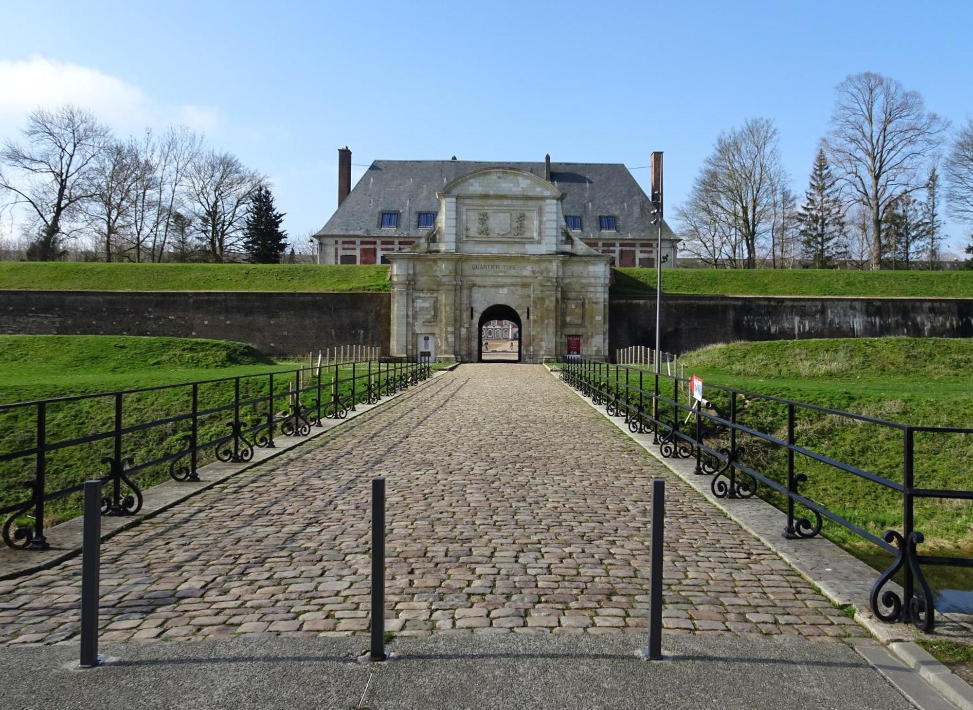La Ruche Arrageoise - Parking Gratuit - Cozy - Grand Lit - Long Sejour Apartment Arras Luaran gambar